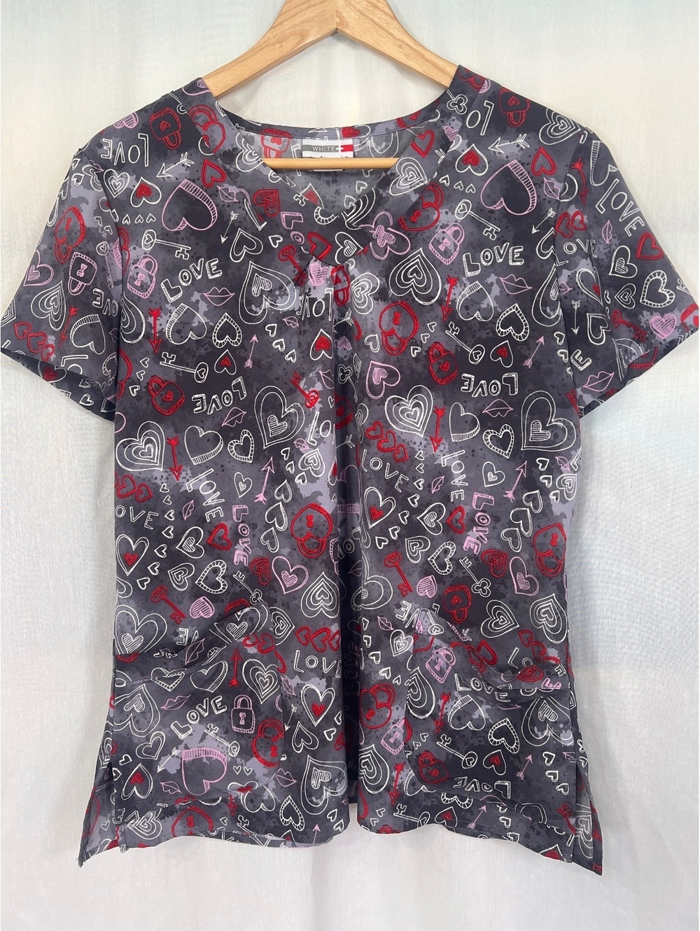 White Cross Heart Print Scrub Top Women's Medium